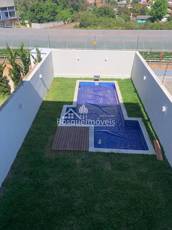 Pátio Fechado com Piscina