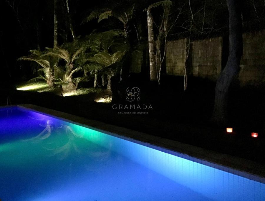 PISCINA A NOITE