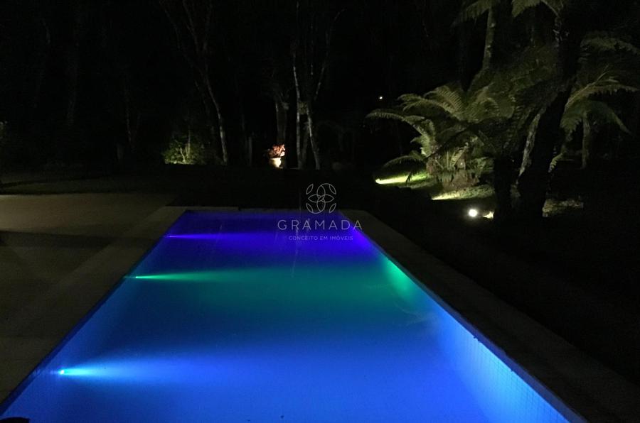 PISCINA A NOITE