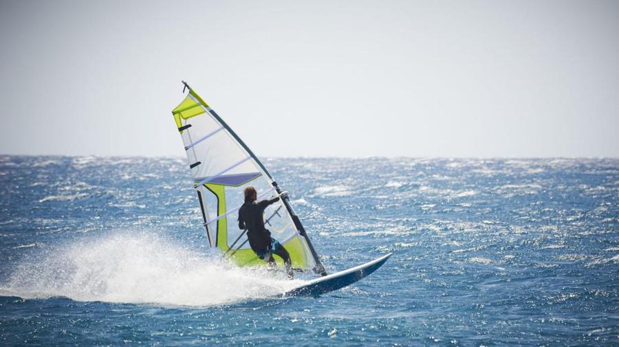 Onde praticar windsurf em Balnerio Cambori?