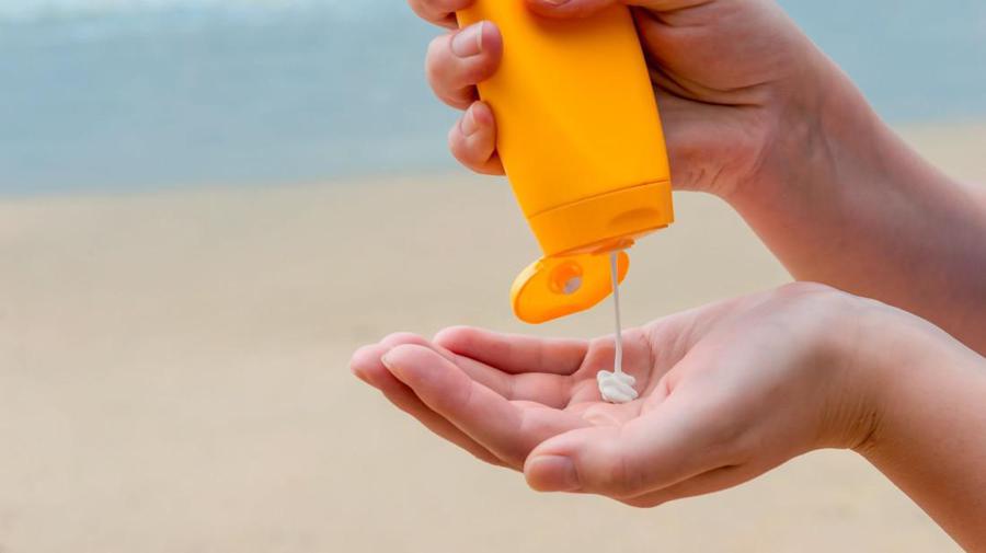 Cuidados para evitar a insolao na praia