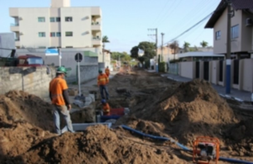 Novo trecho do prolongamento da 4 Avenida em Balneario Camboriu recebe obras de drenagem